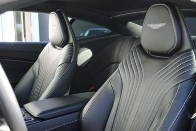 Aston Martin DB11 Coupe V8